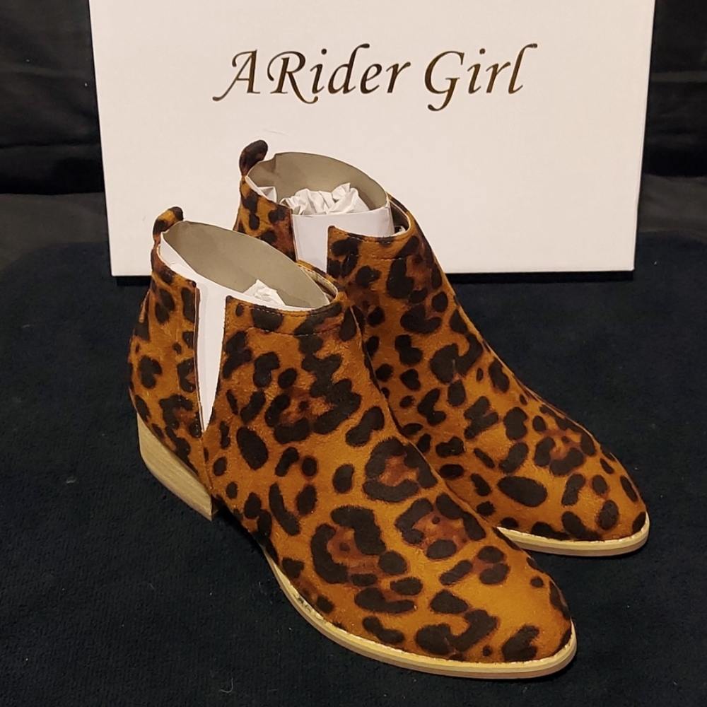 Gorgeous Side V-Cut Booties Leopard print